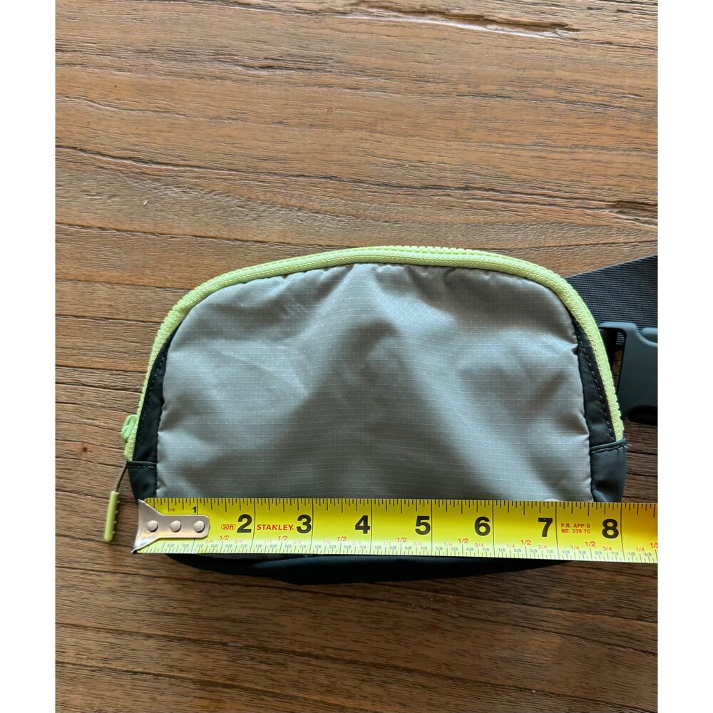 Lululemon Everywhere Belt Bag - Picture 5 of 7